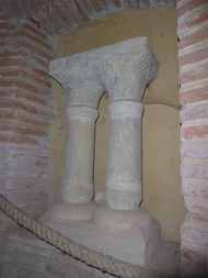 Chapiteaux et tronçons de colonnes